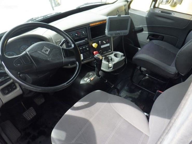 2016-international-8600-image-14