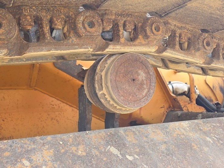 2016-case-750m-lgp-image-38