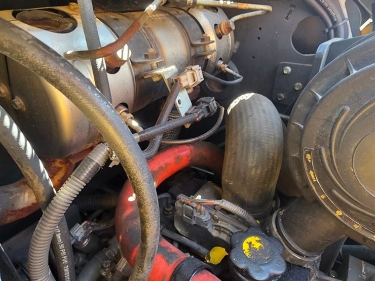 2013-new-holland-l220-image-32