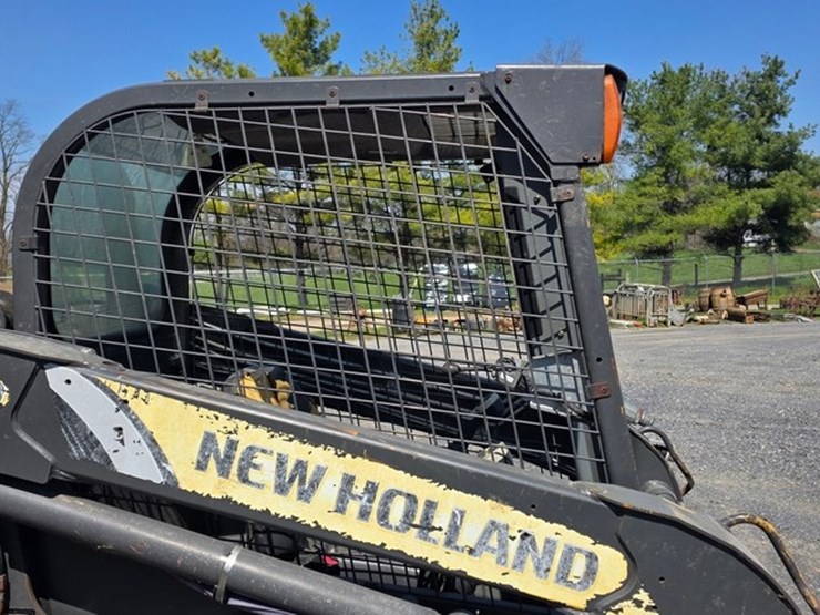 2013-new-holland-l220-image-10