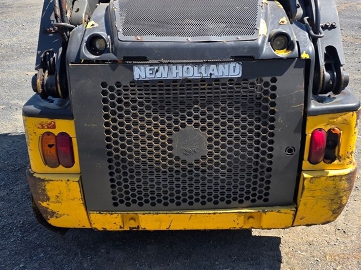 2013-new-holland-l220-image-16