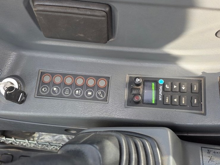 2020-new-holland-e57c-image-71