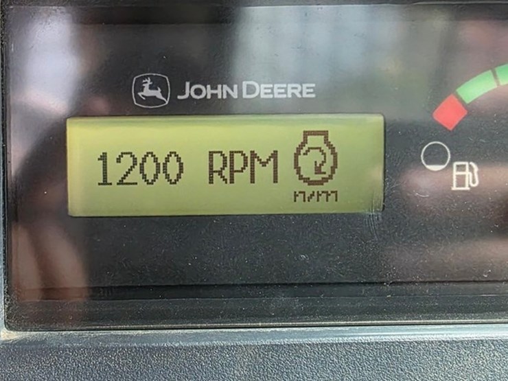 2014-deere-326e-image-64