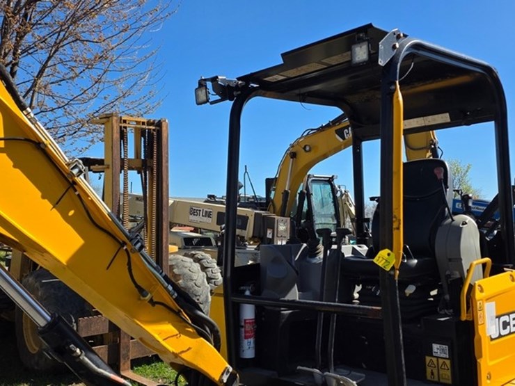 2021-jcb-35z-1-image-13