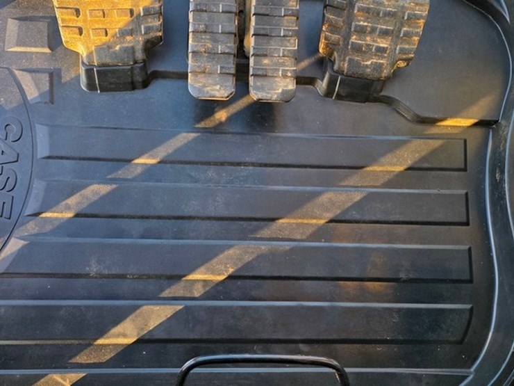 2014-case-cx160c-image-87