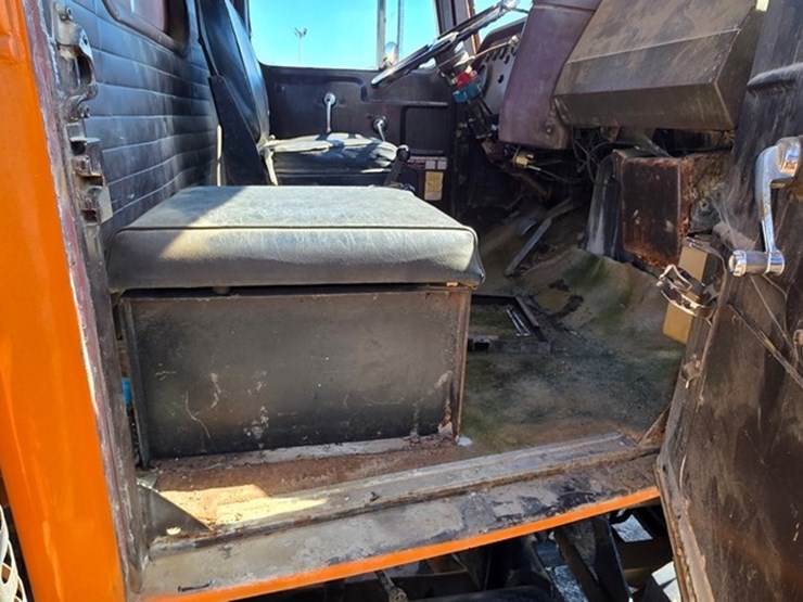 1974-white-construcktor-image-40