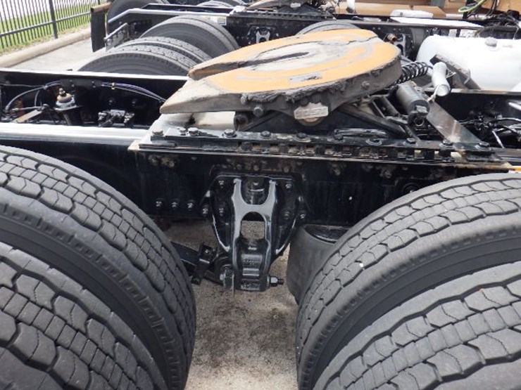 2022-kenworth-t680-image-6