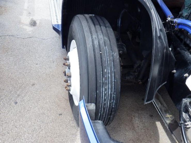 2018-volvo-vnl300-image-21