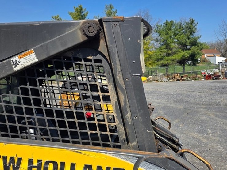 new-holland-l175-image-11