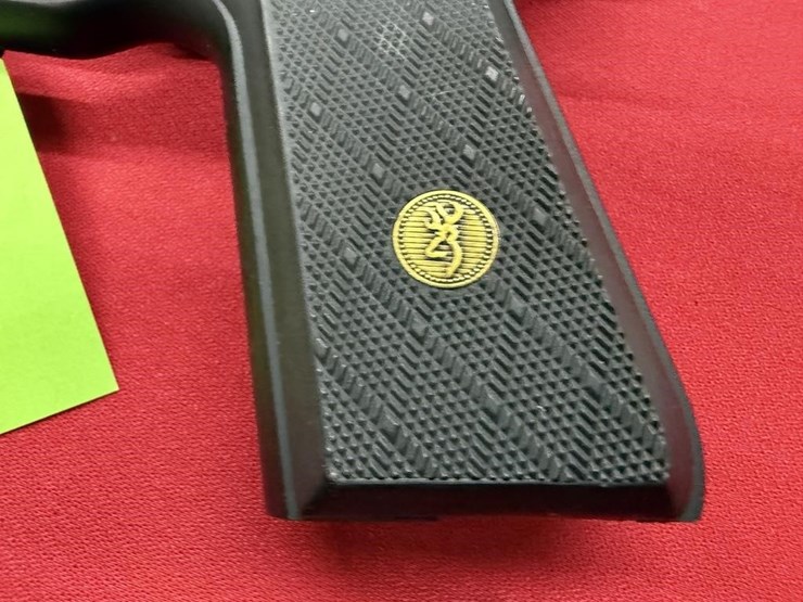 browning-buckmark-.22-lr-pistol-image-7