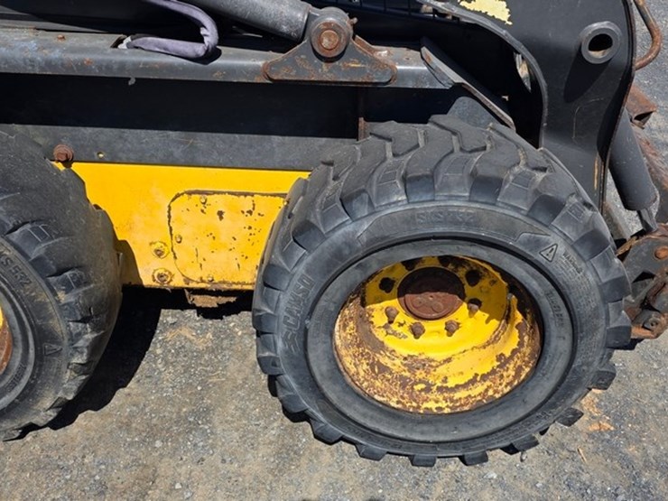 2013-new-holland-l220-image-8