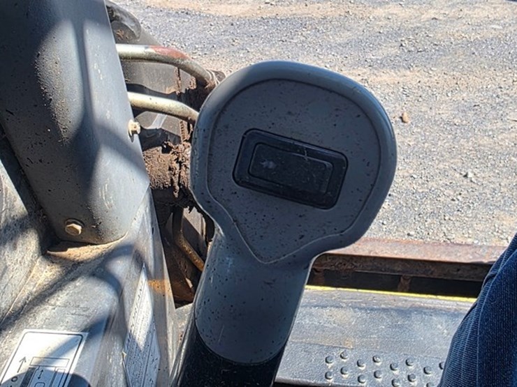 new-holland-l175-image-41