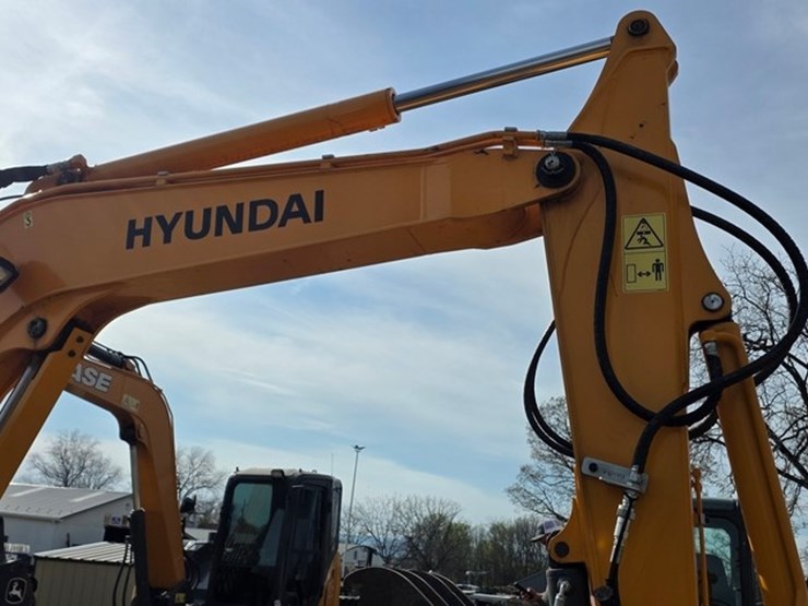 2020-new-holland-e57c-image-47