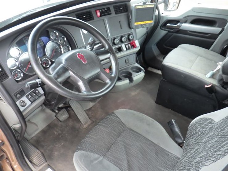 2022-kenworth-t680-image-16