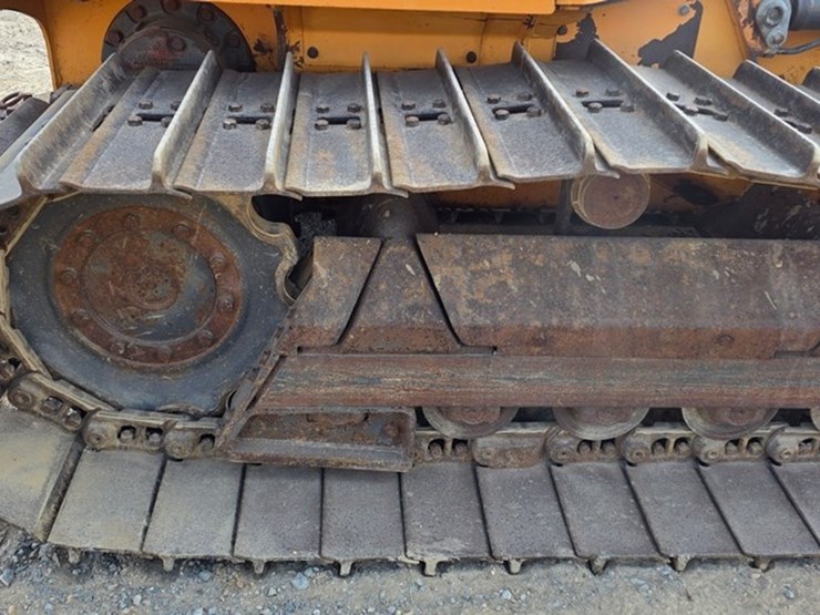 2016-case-750m-lgp-image-31