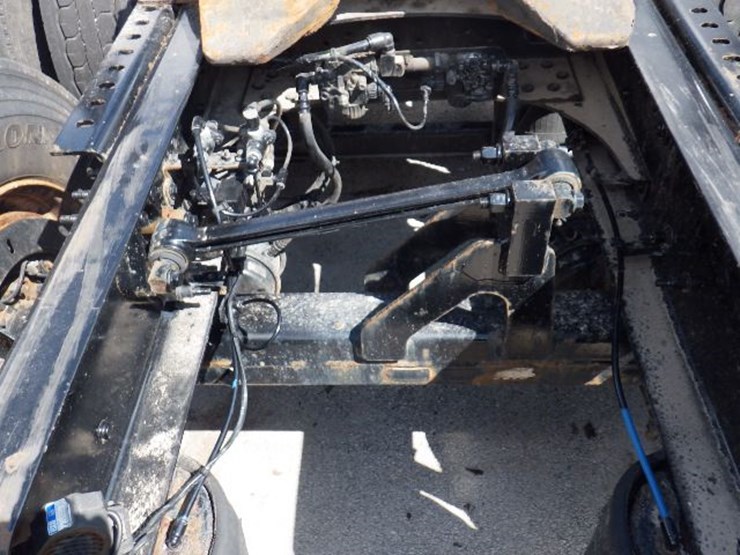 2018-volvo-vnl300-image-12