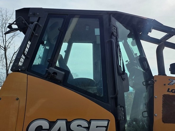 2016-case-750m-lgp-image-33