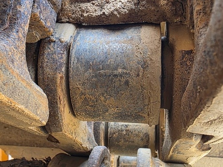 2016-case-750m-lgp-image-40