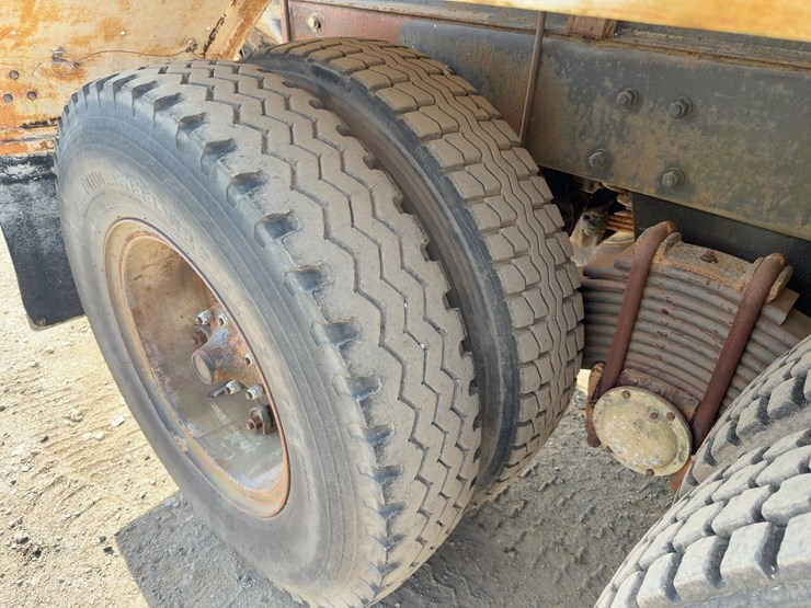 1984-mack-dm686s-image-18