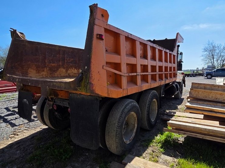 1974-white-construcktor-image-4