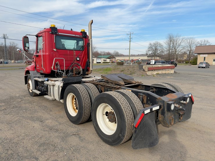 2013-mack-pinnacle-cxu613-image-3