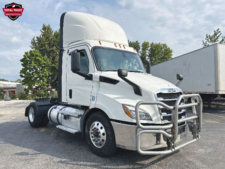 2020-freightliner-cascadia-116-image-1