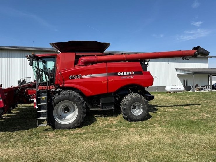 2014-case-ih-8230-image-4