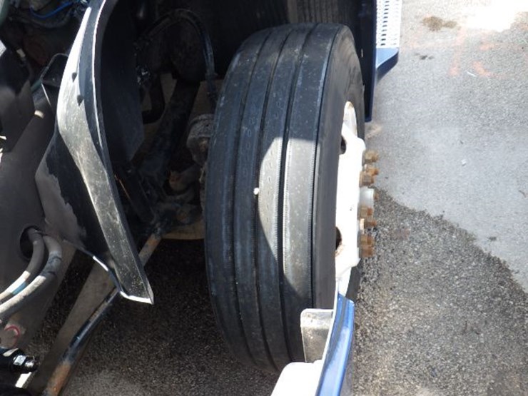 2018-volvo-vnl300-image-23