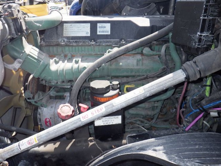 2018-volvo-vnl300-image-19