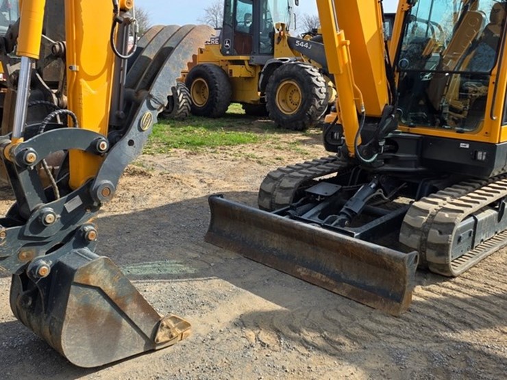 2020-new-holland-e57c-image-6