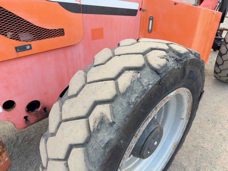 2015-sky-trak-6042-image-10