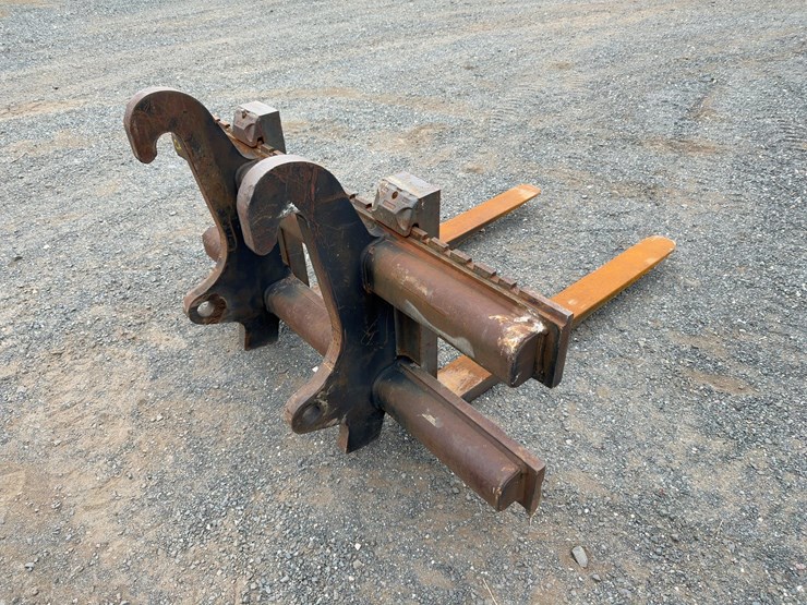 caterpillar-54"-wheel-loader-forks-image-3