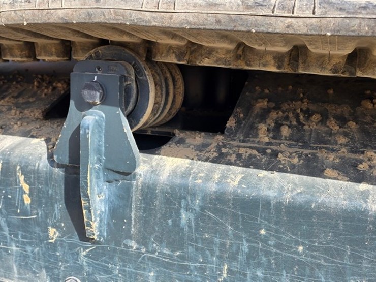 2020-new-holland-e57c-image-21