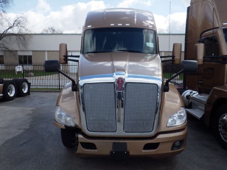 2022-kenworth-t680-image-3