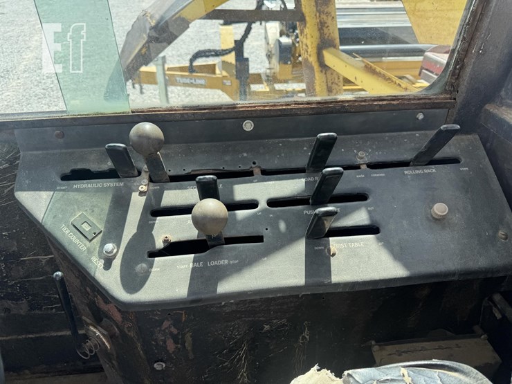 new-holland-1069-image-21