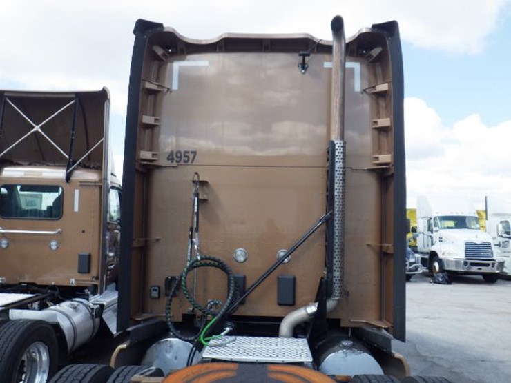 2022-kenworth-t680-image-13