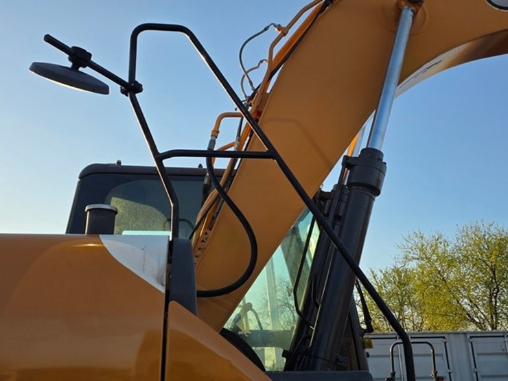 2014-case-cx160c-image-39