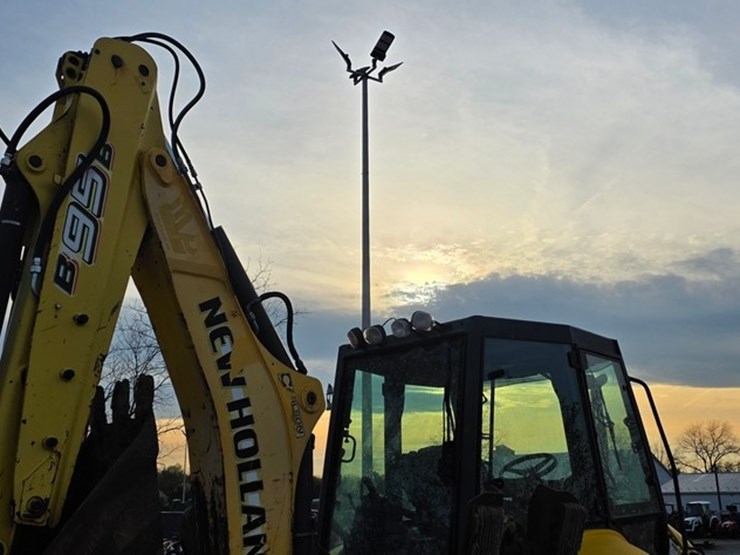 2009-new-holland-b95b-image-23