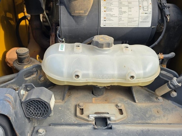 2014-deere-326e-image-38