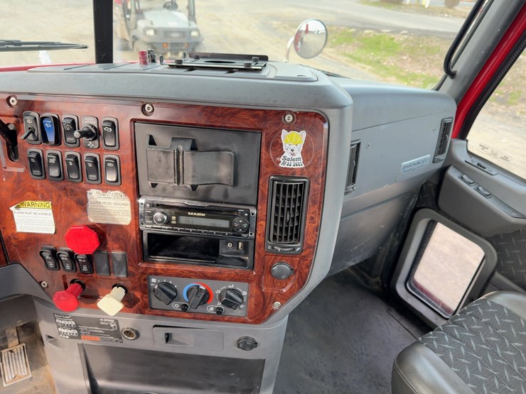 2013-mack-pinnacle-cxu613-image-27