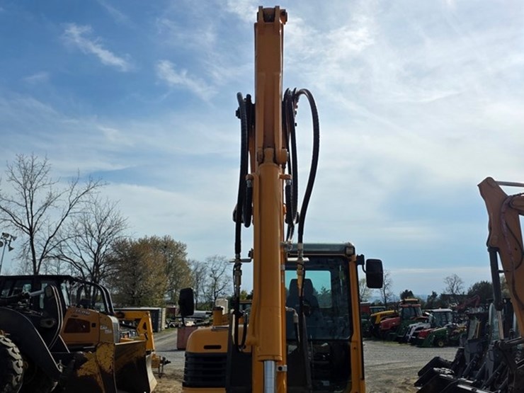 2020-new-holland-e57c-image-51