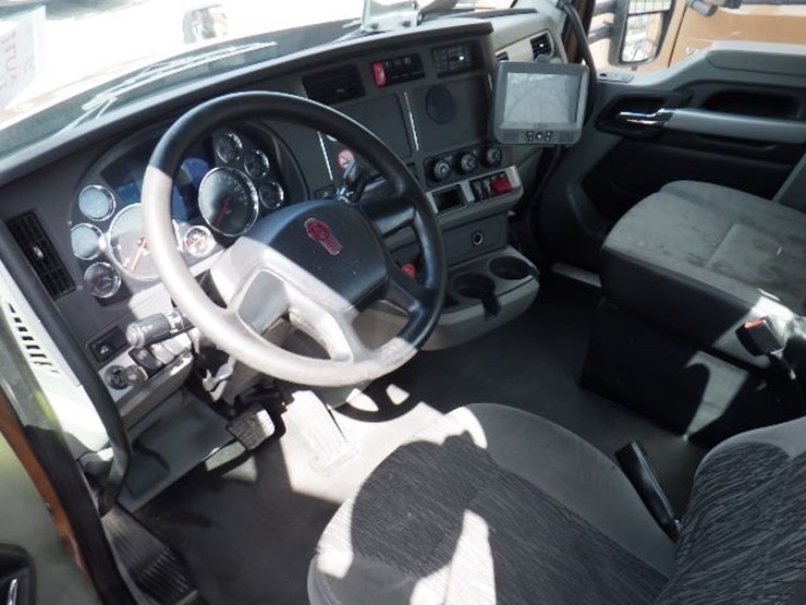 2022-kenworth-t680-image-16