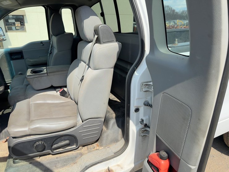 2004-ford-f150-xl-image-16