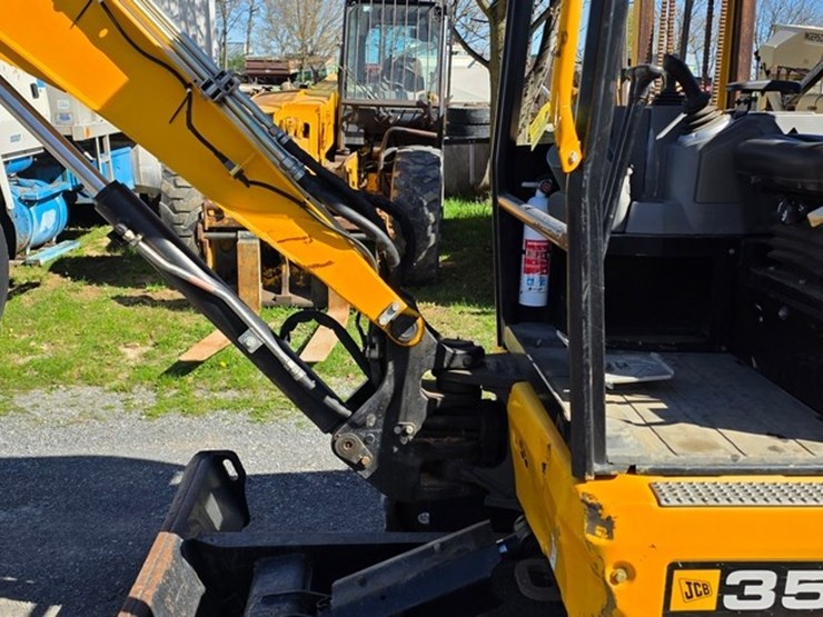 2021-jcb-35z-1-image-15