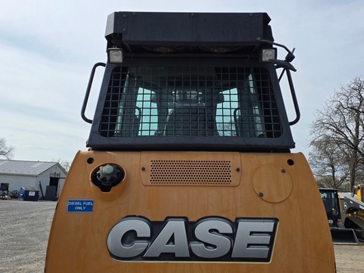 2016-case-750m-lgp-image-28