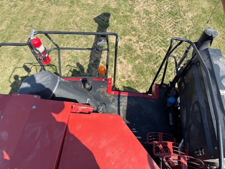 2014-case-ih-8230-image-48