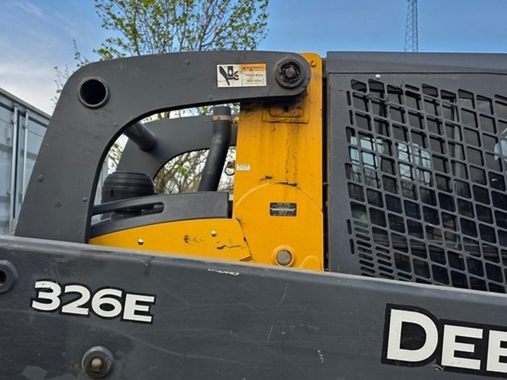 2014-deere-326e-image-16