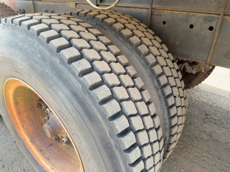 1984-mack-dm686s-image-17