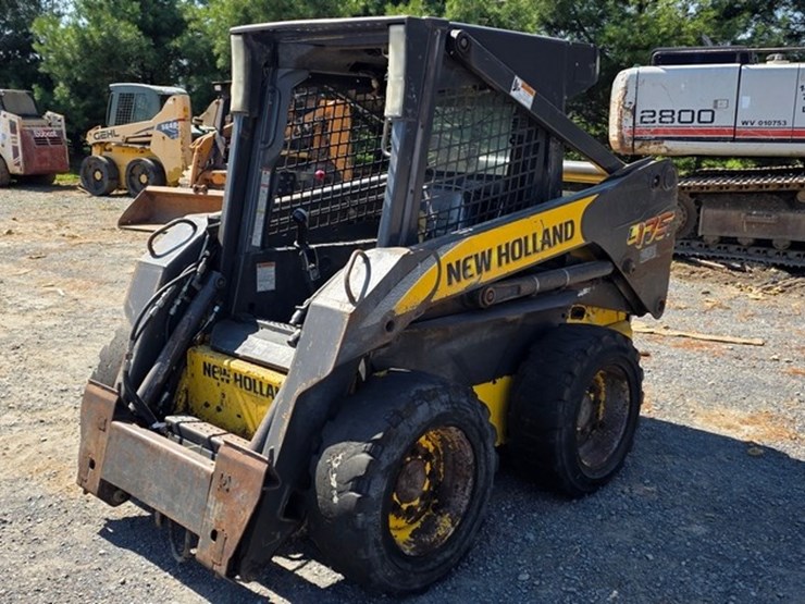 new-holland-l175-image-1