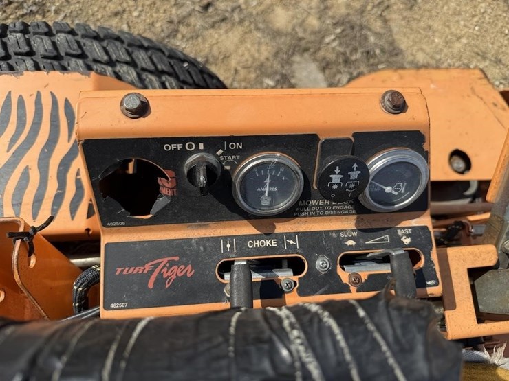 scag-turf-tiger-zero-turn-image-8